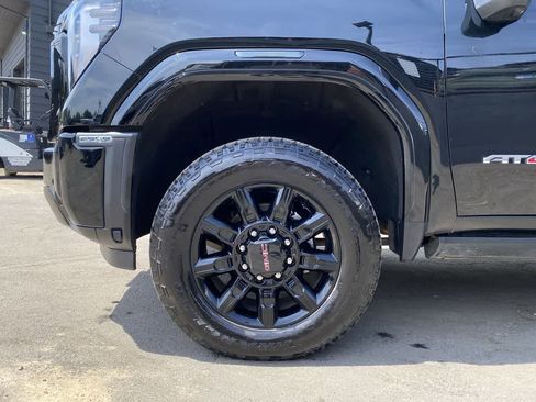 Used 2024 GMC Sierra 2500 AT4 w/ AT4 Premium Plus Package AWD/4WD image 11