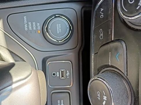 Used 2019 Jeep Cherokee Latitude Plus w/ Cold Weather Group image 25