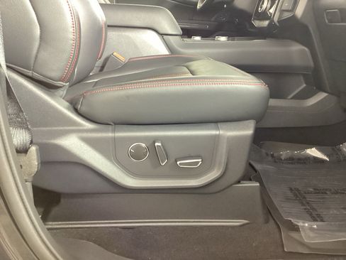 Used 2024 Ford Expedition Limited AWD/4WD image 9