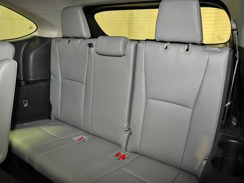 Certified 2024 Toyota Highlander Platinum AWD/4WD image 11