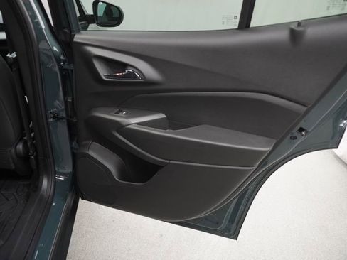 Used 2025 Chevrolet Trax LT w/ LT Convenience Package FWD image 44