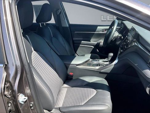 Used 2022 Toyota Camry SE w/ Cold Weather Package FWD image 7