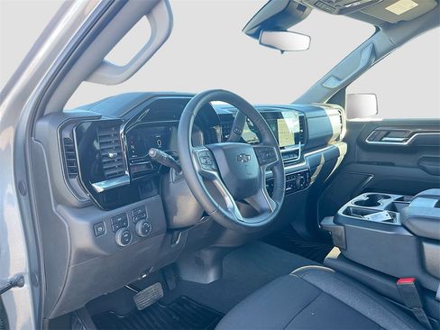 Used 2025 Chevrolet Silverado 1500 LT image 9