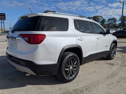 Used 2017 GMC Acadia SLT image 3
