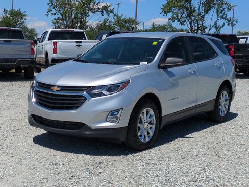 Used 2021 Chevrolet Equinox LS w/ LS Convenience Package FWD image 5