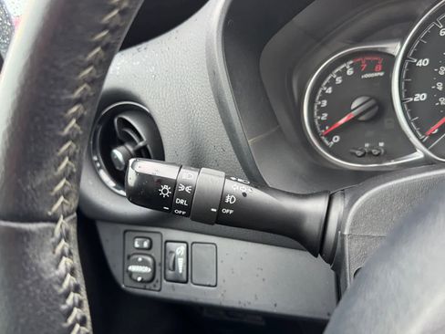 Used 2018 Toyota Yaris SE image 18