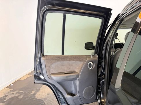 Used 2002 Jeep Liberty Limited AWD/4WD image 27