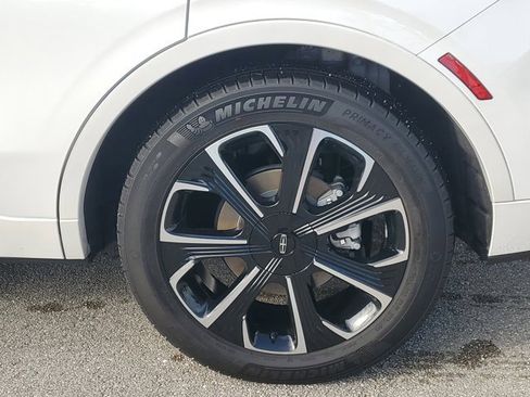 Certified 2024 Lincoln Nautilus Reserve w/ Equipment Group 202A image 9