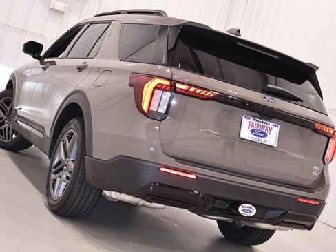 New 2027 Ford Explorer ST-Line w/ Premium Package AWD/4WD image 36