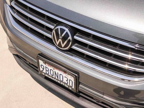 Certified 2022 Volkswagen Tiguan SE FWD image 8
