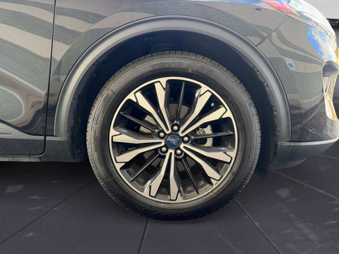 Certified 2022 Ford Escape SE w/ SE Sport Appearance Package image 14