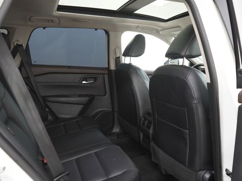 Used 2023 Nissan Rogue SV w/ SV Premium B Package image 14