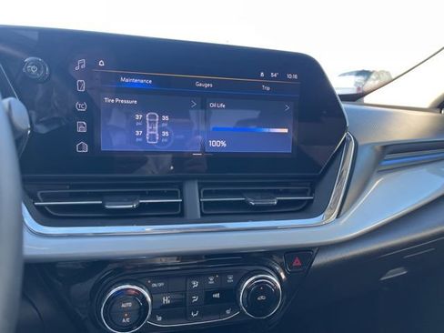 Used 2025 Chevrolet Trax LT w/ LT Convenience Package image 37