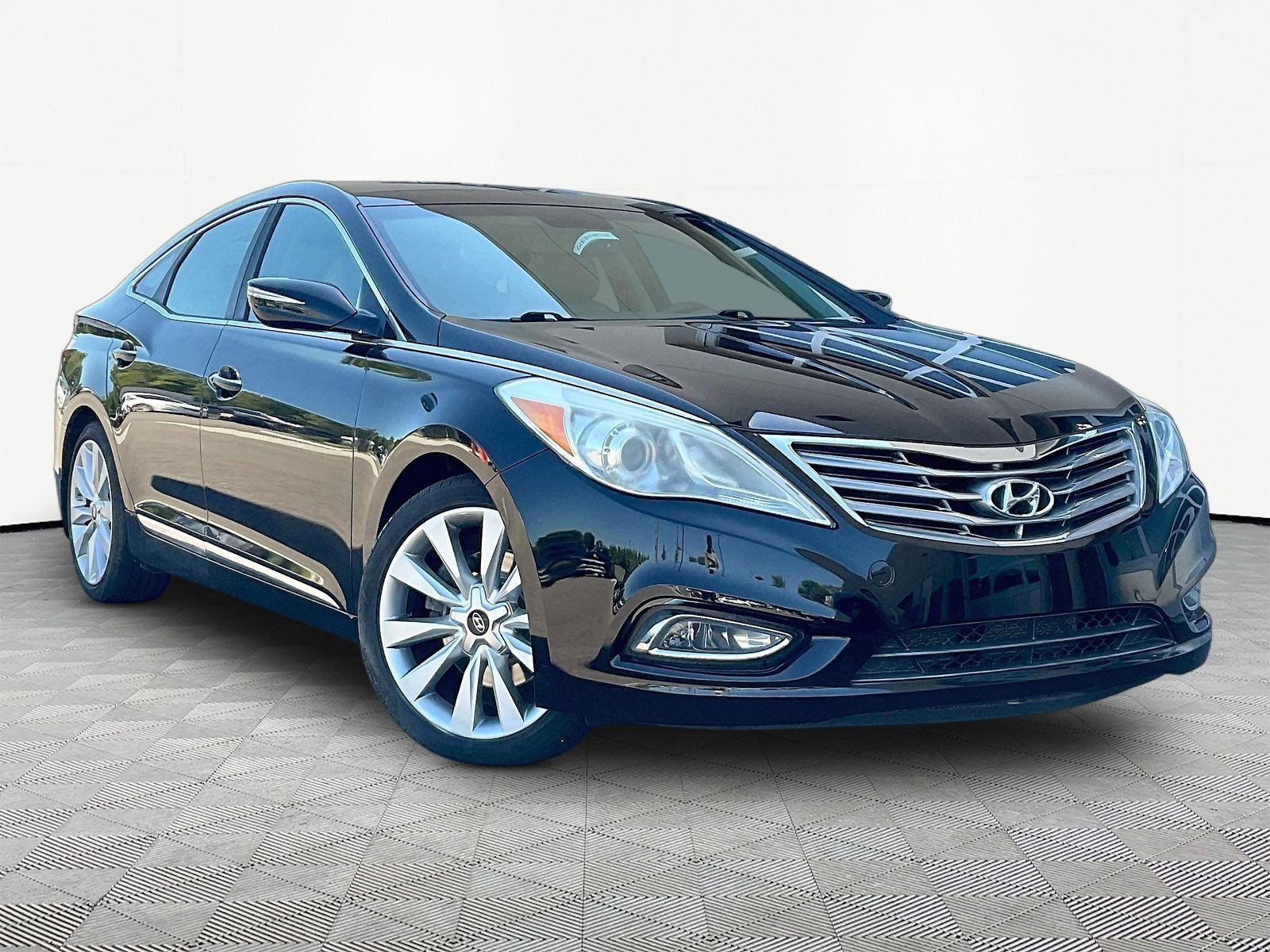 Used 2014 Hyundai Azera Limited w/ Option Group 02 FWD image 3