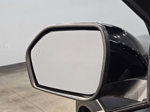 Used 2023 Ford Explorer Limited AWD/4WD image 22