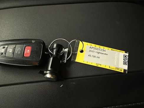 Used 2023 Toyota Highlander XSE image 9