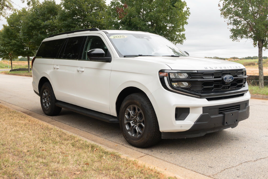 Used 2025 Ford Expedition Max Active RWD image 5