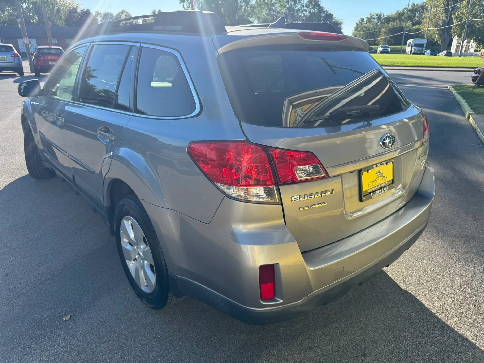 Used 2011 Subaru Outback 2.5i Limited AWD/4WD image 6