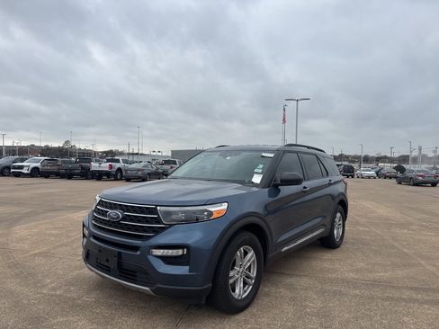 Used 2020 Ford Explorer XLT w/ Equipment Group 202A image 7