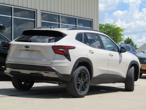 New 2026 Chevrolet Trax ACTIV w/ Driver Confidence Package FWD image 3
