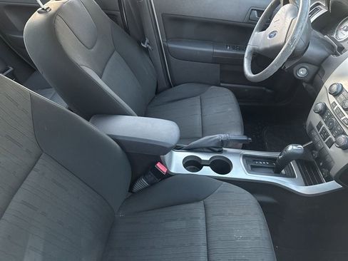 Used 2009 Ford Focus SE FWD image 6