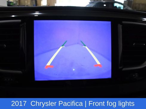 Used 2017 Chrysler Pacifica Touring-L FWD image 18