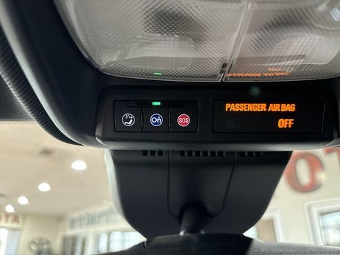 Used 2024 Chevrolet Colorado LT w/ LT Convenience Package RWD image 16