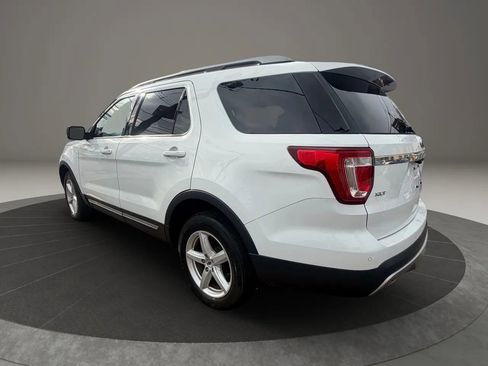 Used 2017 Ford Explorer XLT w/ Equipment Group 202A image 7