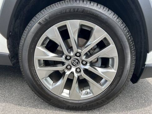 Used 2019 Toyota RAV4 XLE Premium FWD image 15
