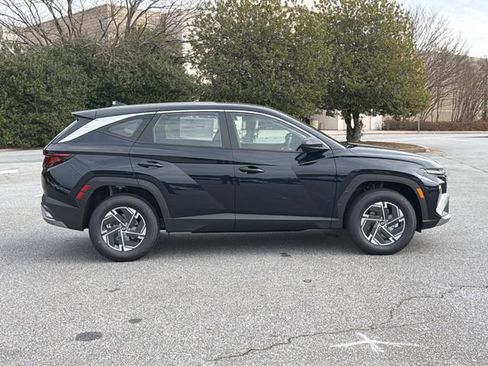 New 2026 Hyundai Tucson Blue SE image 8