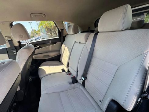 Used 2020 Kia Sorento LX w/ LX I4 Convenience Package FWD image 27