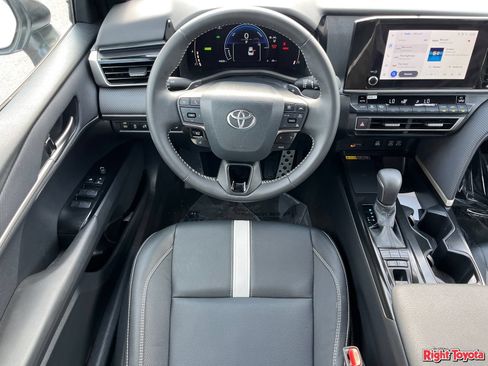 Used 2026 Toyota Camry SE FWD image 17