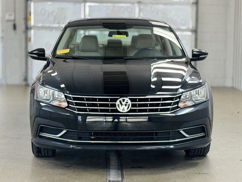 Used 2017 Volkswagen Passat 1.8T SE image 2