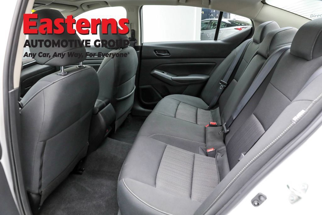 Used 2024 Nissan Altima 2.5 SV w/ SV Premium Package AWD/4WD image 24