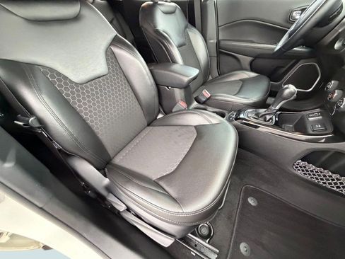 Used 2018 Jeep Compass Latitude FWD image 21