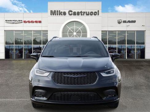 New 2026 Chrysler Pacifica Limited image 6