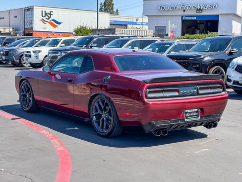 Used 2019 Dodge Challenger R/T w/ Driver Convenience Group RWD image 2