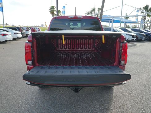 Used 2025 Chevrolet Colorado Z71 w/ Technology Package AWD/4WD image 7