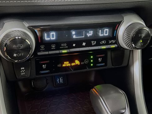 Used 2025 Toyota RAV4 Limited image 26