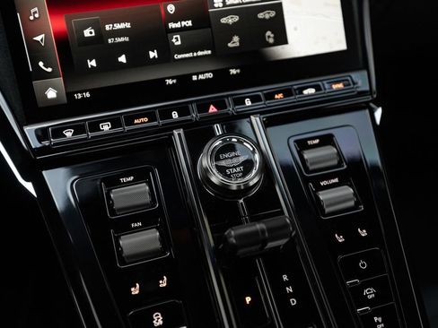 Used 2025 Aston Martin V8 Vantage Coupe image 42