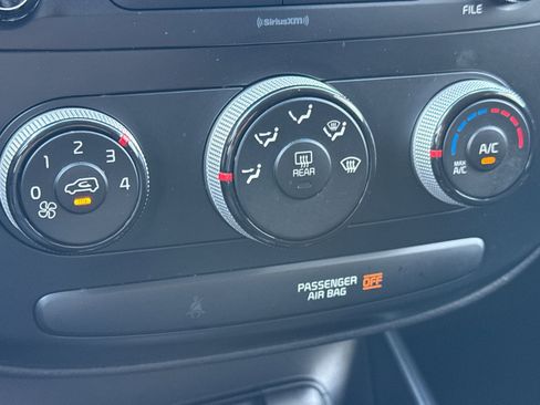 Used 2019 Kia Soul FWD image 20