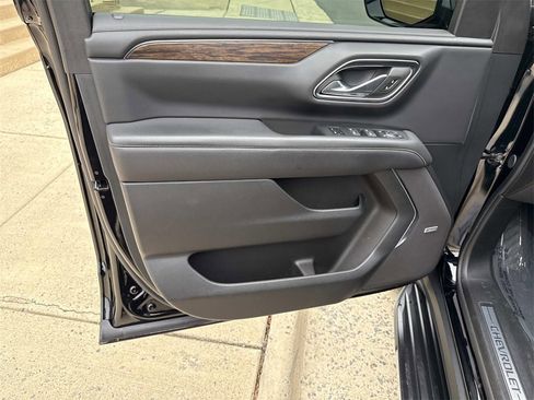 Used 2024 Chevrolet Suburban Premier image 15
