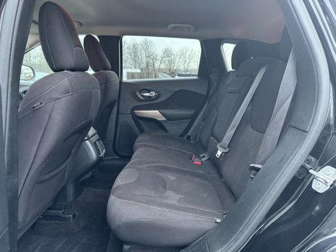 Used 2017 Jeep Cherokee Latitude image 16