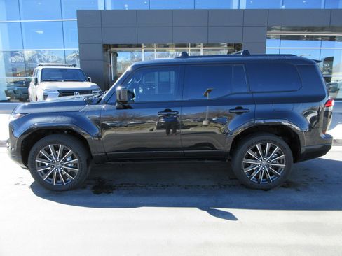 Used 2025 Lexus GX 550 550 Luxury+ w/ Accessory Package (2T) image 3