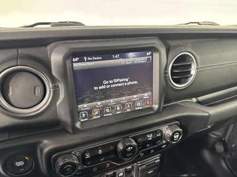 Used 2020 Jeep Wrangler Unlimited Sahara AWD/4WD image 7