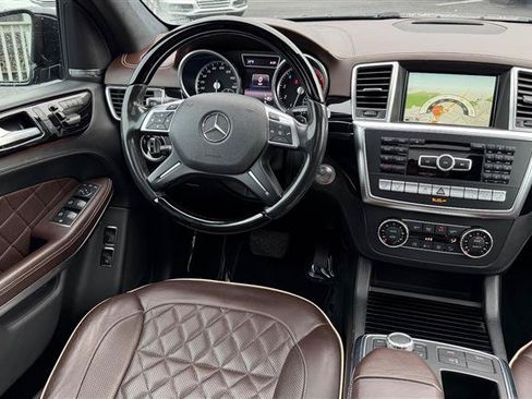 Used 2016 Mercedes-Benz GL 550 4MATIC image 18