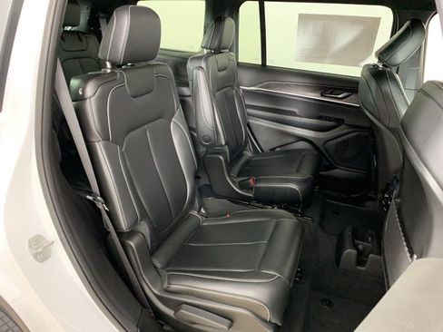 Used 2025 Jeep Grand Cherokee L Limited AWD/4WD image 35
