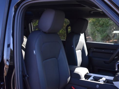 Used 2025 Land Rover Defender 110 S image 29