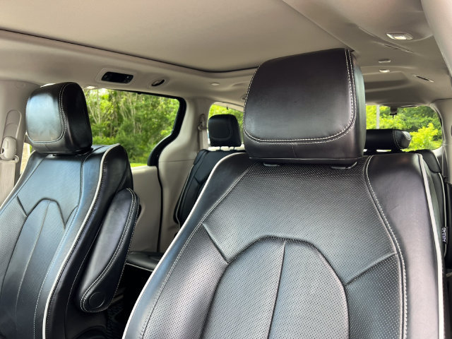 Used 2024 Chrysler Pacifica Limited FWD image 15