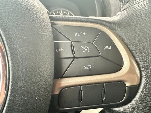 Used 2015 Jeep Renegade Latitude image 11